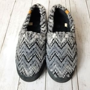 Acorn Faux Fur Zig-Zag Pattern Moccasin Slipper